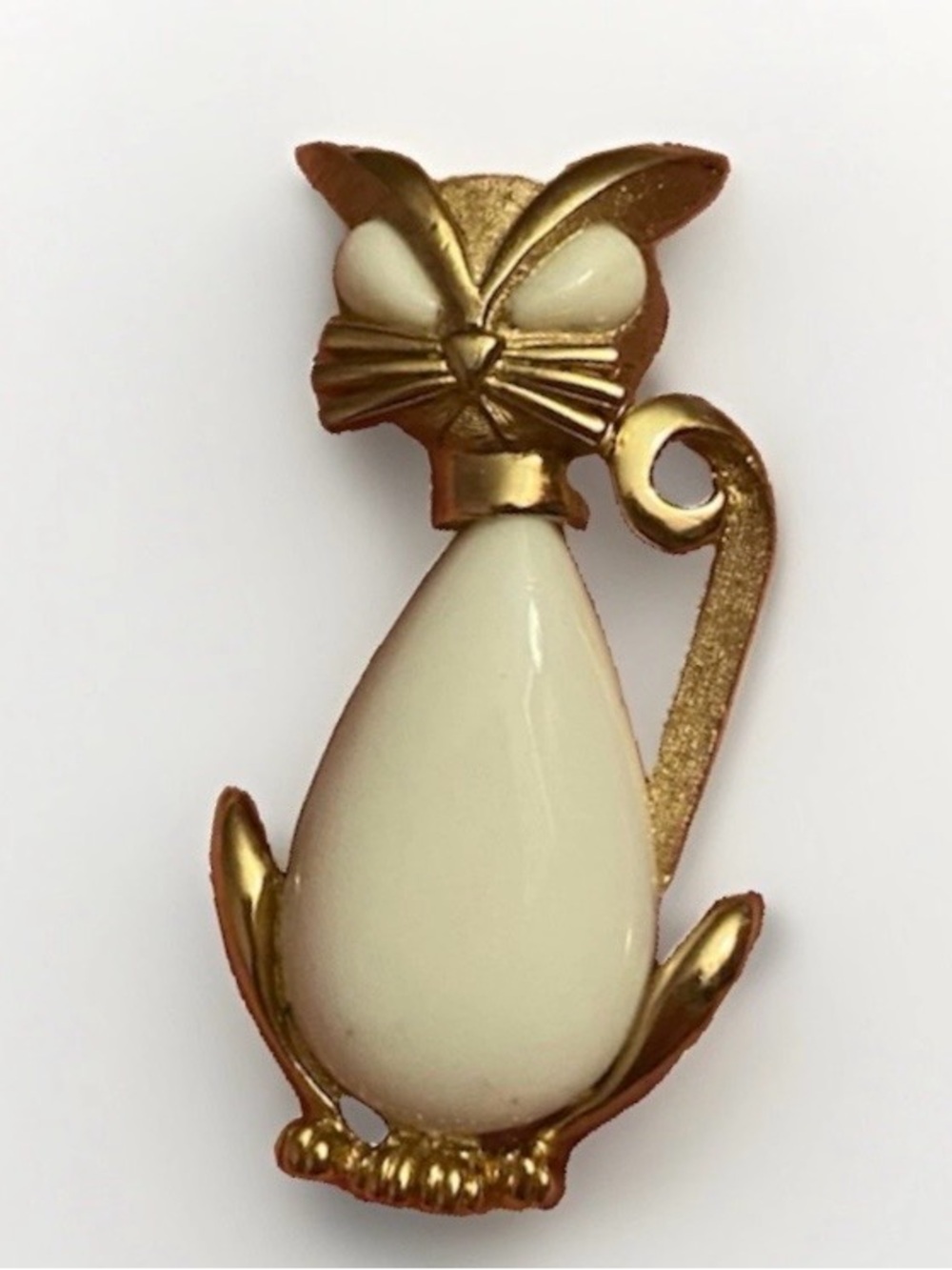 Vintage Signed Trifari Cat Brooch Milk Glass Jelly Belly Gold Tone Kitty Rare